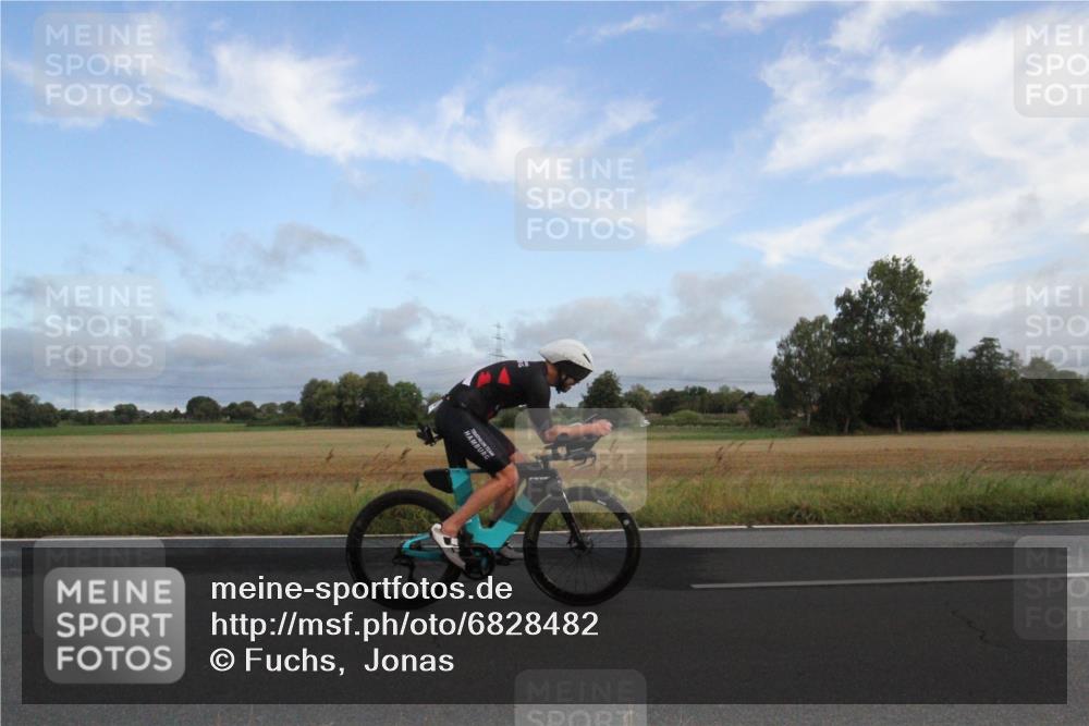 25.08.2024 - Elbe Triathlon Hamburg Fuchs,  Jonas http://msf.ph/oto/6828482 25.08.2024 08:42:22 Radfahren 60 meine-sportfotos.de