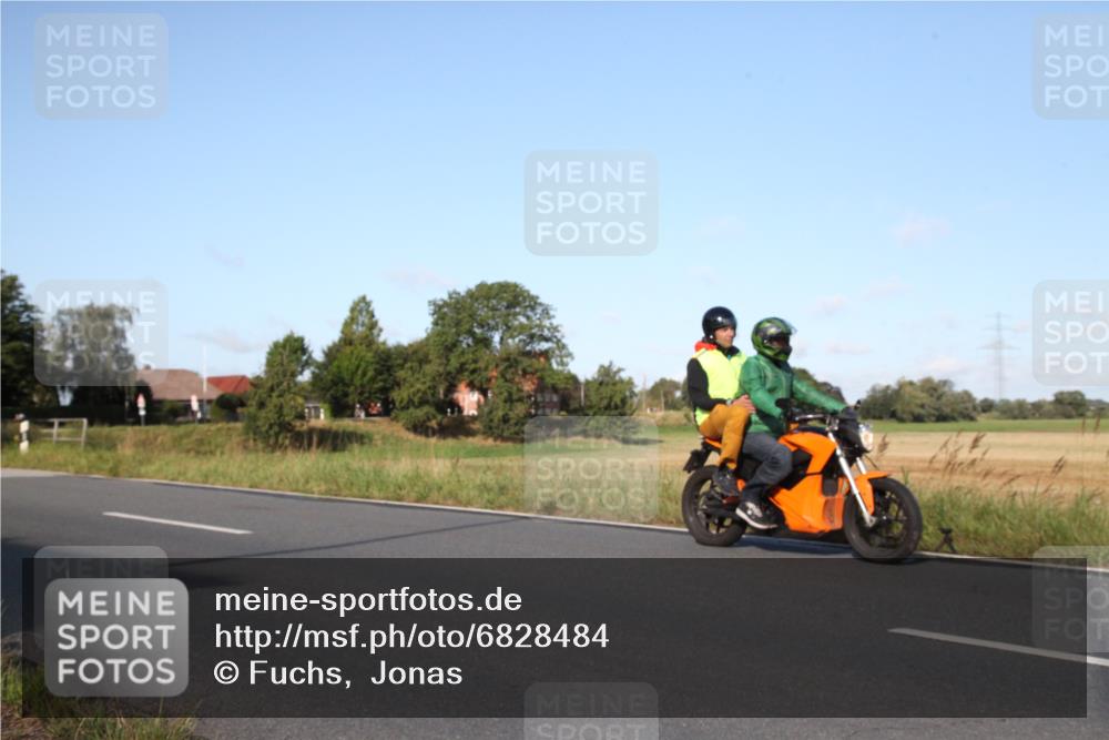 25.08.2024 - Elbe Triathlon Hamburg Fuchs,  Jonas http://msf.ph/oto/6828484 25.08.2024 09:31:12 Radfahren 67, 113, 136, 187, 257, 302, 307, 312, 482, 243 meine-sportfotos.de