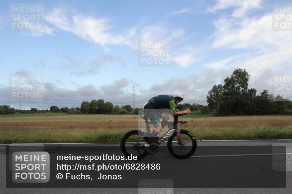 25.08.2024 - Elbe Triathlon Hamburg Fuchs,  Jonas http://msf.ph/oto/6828486 25.08.2024 08:42:49 Radfahren 48, 61 meine-sportfotos.de