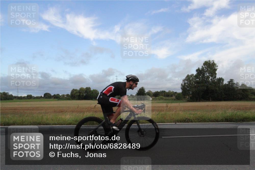 25.08.2024 - Elbe Triathlon Hamburg Fuchs,  Jonas http://msf.ph/oto/6828489 25.08.2024 08:42:54 Radfahren 48, 61, 52 meine-sportfotos.de