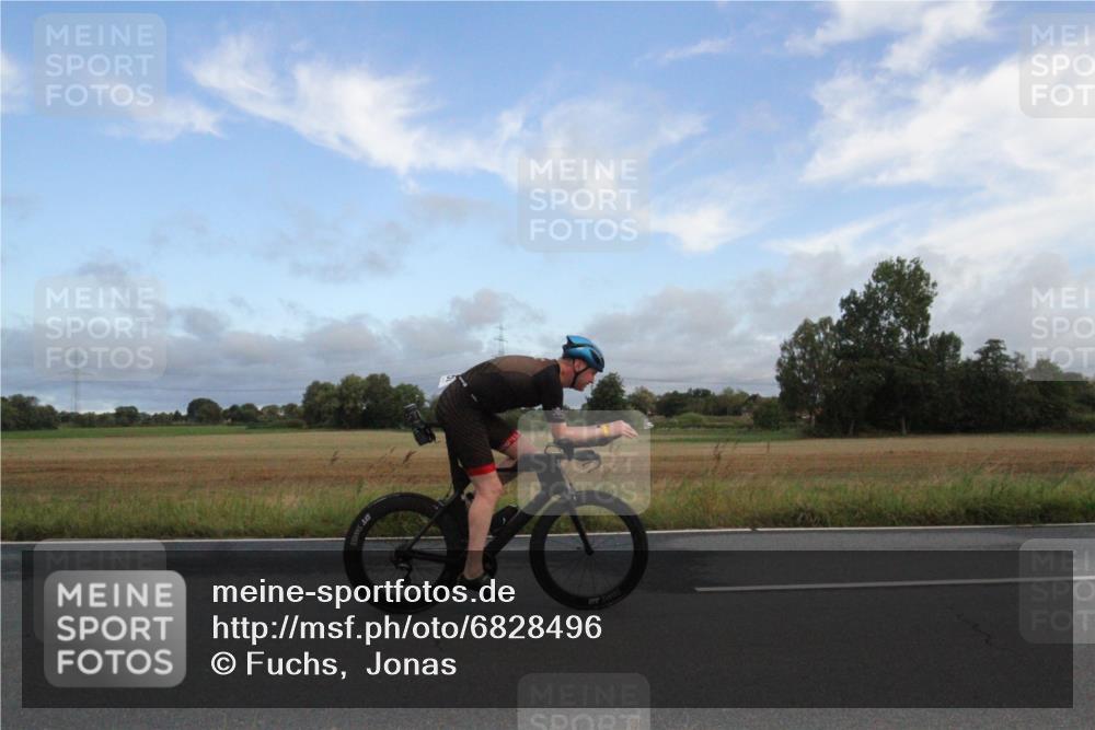 25.08.2024 - Elbe Triathlon Hamburg Fuchs,  Jonas http://msf.ph/oto/6828496 25.08.2024 08:42:59 Radfahren 61, 52, 84 meine-sportfotos.de