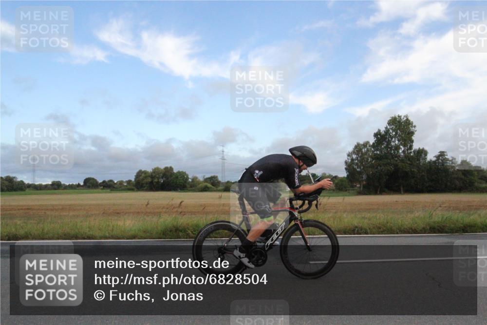25.08.2024 - Elbe Triathlon Hamburg Fuchs,  Jonas http://msf.ph/oto/6828504 25.08.2024 08:43:11 Radfahren 35, 94, 64, 86 meine-sportfotos.de
