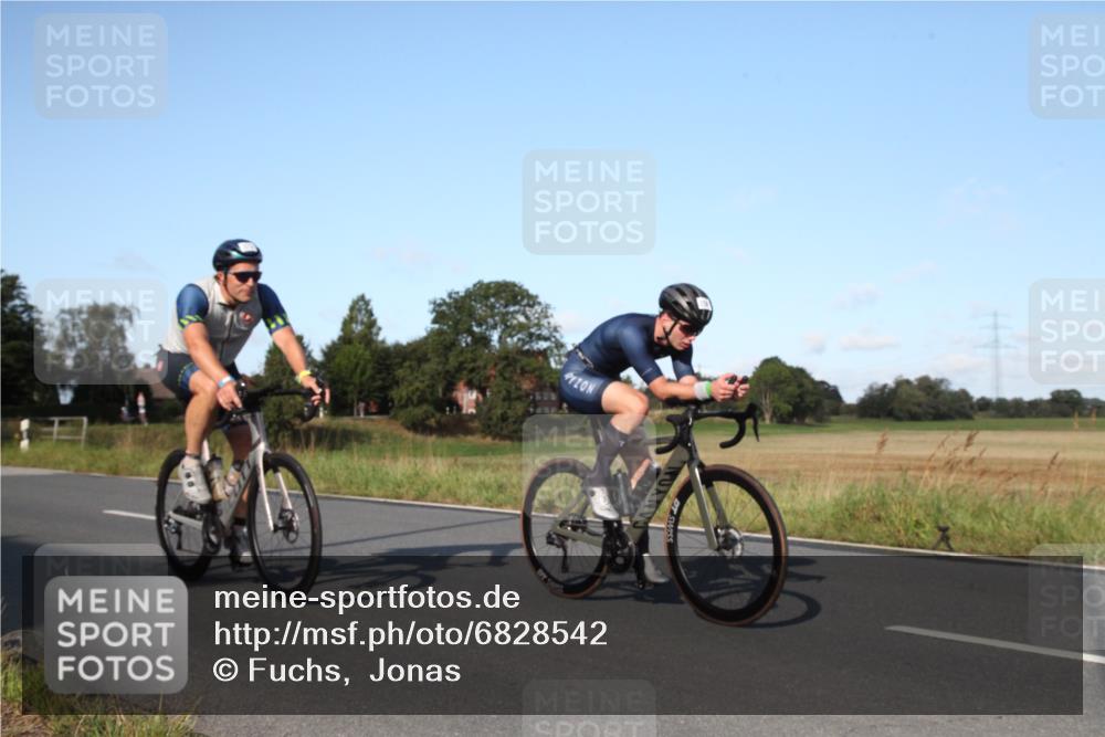 25.08.2024 - Elbe Triathlon Hamburg Fuchs,  Jonas http://msf.ph/oto/6828542 25.08.2024 09:31:43 Radfahren 173, 176, 200, 373, 397, 219, 350, 124 meine-sportfotos.de