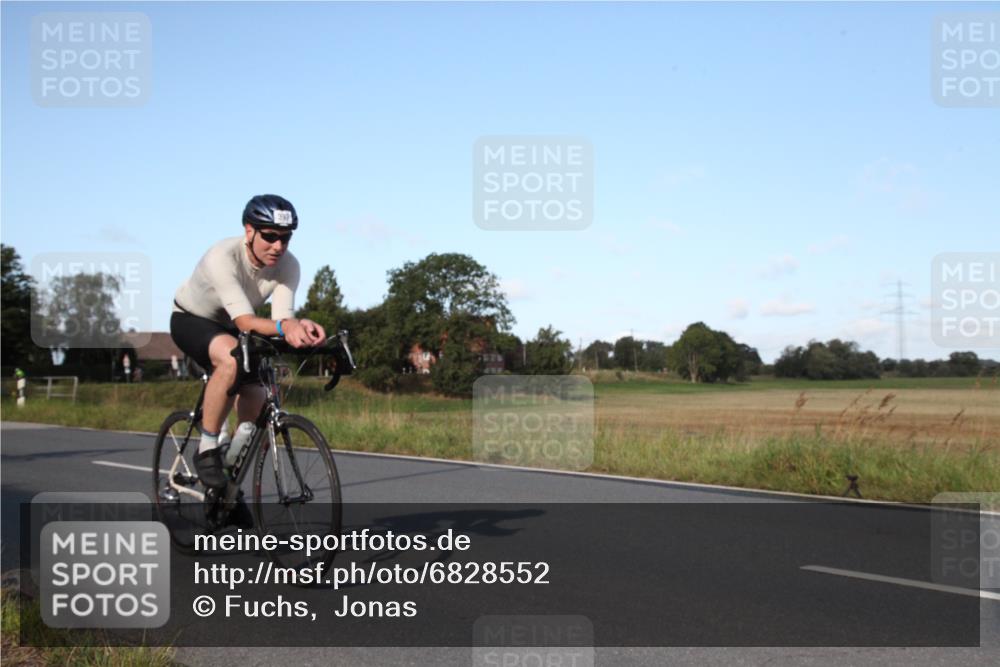 25.08.2024 - Elbe Triathlon Hamburg Fuchs,  Jonas http://msf.ph/oto/6828552 25.08.2024 09:31:46 Radfahren 176, 200, 373, 397, 219, 350, 124, 147, 133, 469 meine-sportfotos.de