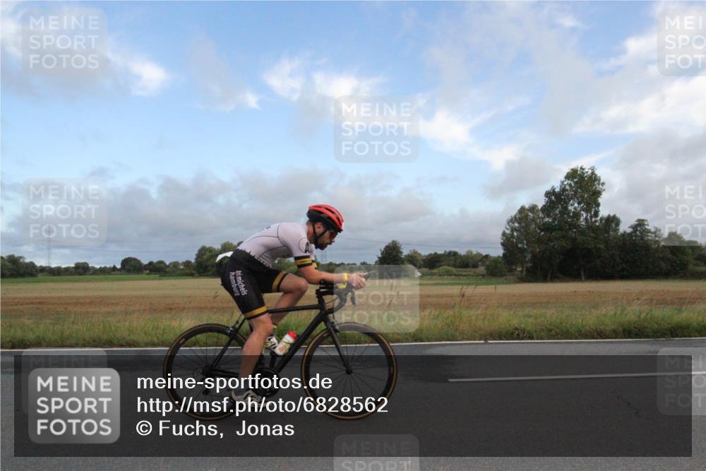 25.08.2024 - Elbe Triathlon Hamburg Fuchs,  Jonas http://msf.ph/oto/6828562 25.08.2024 08:44:48 Radfahren 87, 70, 43 meine-sportfotos.de