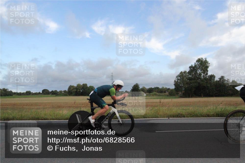 25.08.2024 - Elbe Triathlon Hamburg Fuchs,  Jonas http://msf.ph/oto/6828566 25.08.2024 08:44:49 Radfahren 87, 70, 43 meine-sportfotos.de