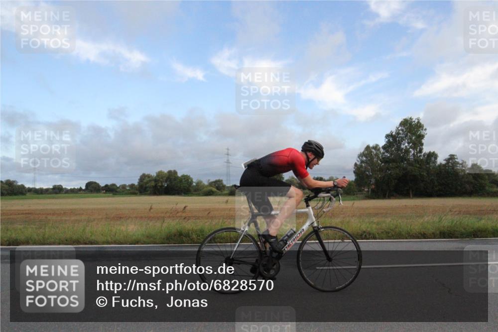 25.08.2024 - Elbe Triathlon Hamburg Fuchs,  Jonas http://msf.ph/oto/6828570 25.08.2024 08:45:22 Radfahren 90, 88 meine-sportfotos.de