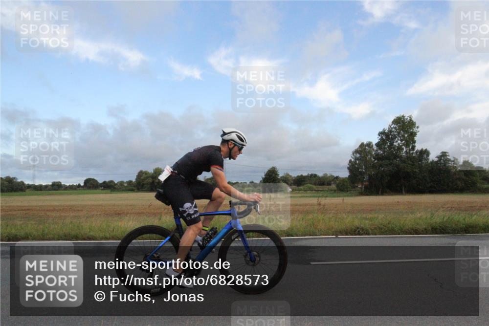 25.08.2024 - Elbe Triathlon Hamburg Fuchs,  Jonas http://msf.ph/oto/6828573 25.08.2024 08:45:23 Radfahren 90, 88 meine-sportfotos.de