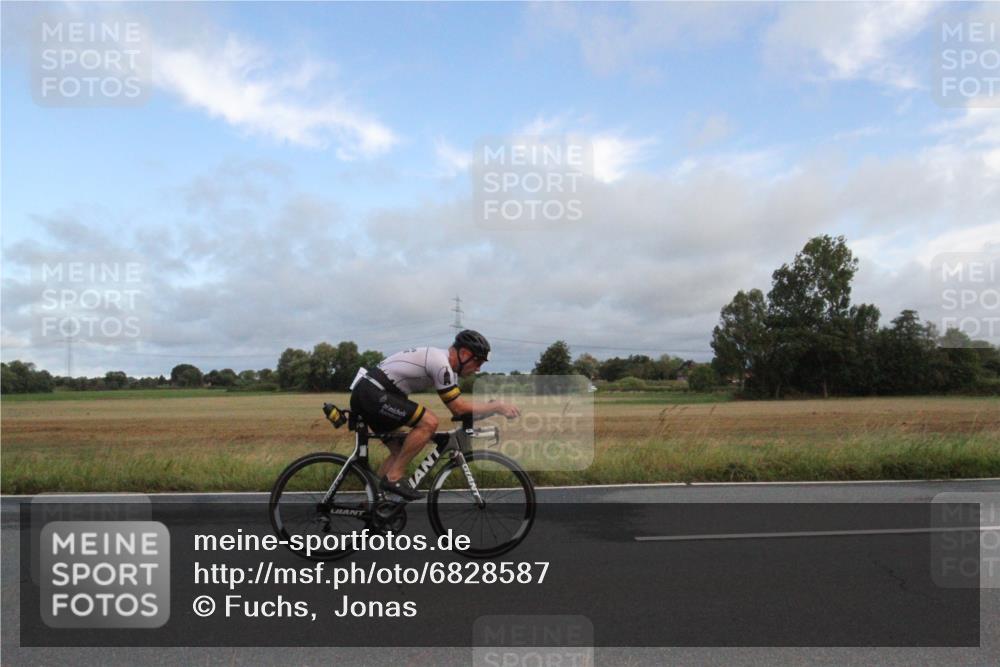 25.08.2024 - Elbe Triathlon Hamburg Fuchs,  Jonas http://msf.ph/oto/6828587 25.08.2024 08:46:28 Radfahren 59, 72, 63 meine-sportfotos.de
