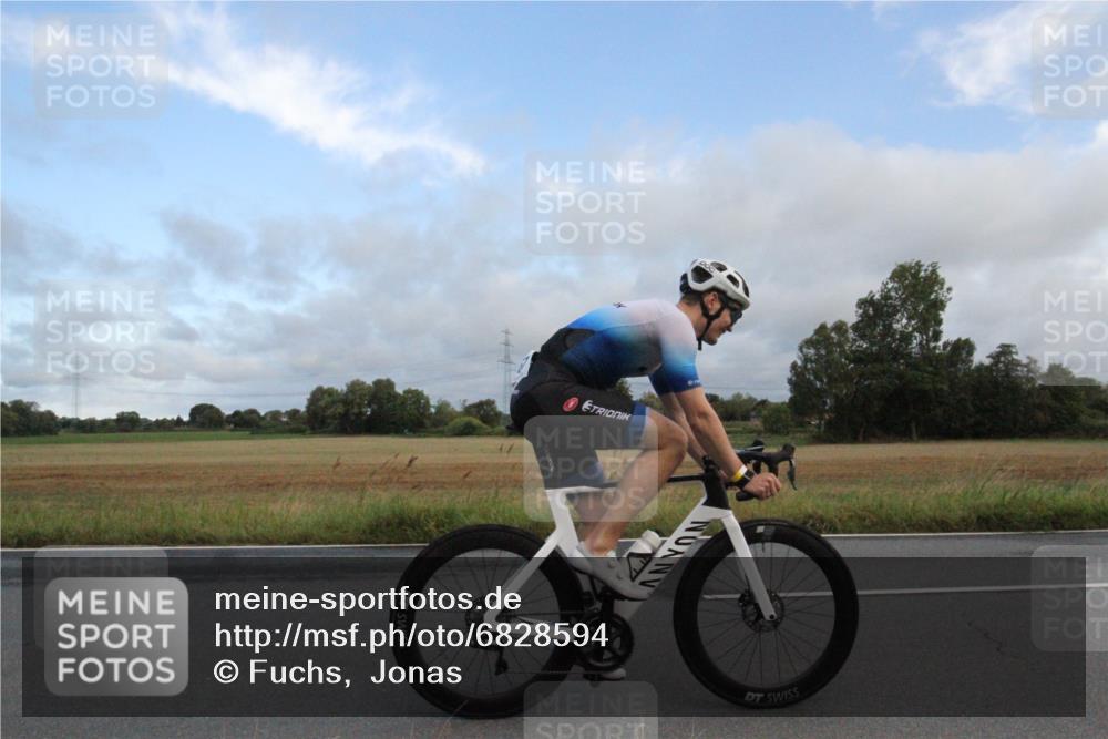 25.08.2024 - Elbe Triathlon Hamburg Fuchs,  Jonas http://msf.ph/oto/6828594 25.08.2024 08:47:02 Radfahren 67 meine-sportfotos.de