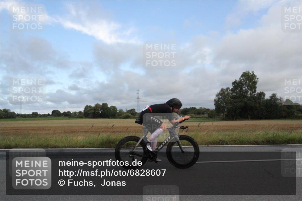 25.08.2024 - Elbe Triathlon Hamburg Fuchs,  Jonas http://msf.ph/oto/6828607 25.08.2024 08:47:44 Radfahren 111, 85 meine-sportfotos.de