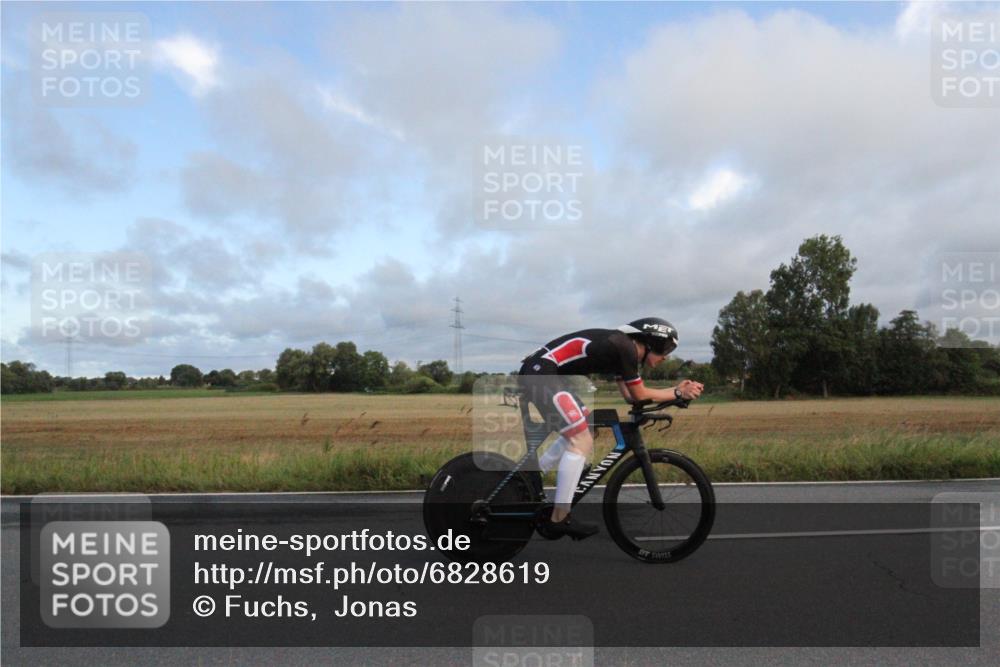 25.08.2024 - Elbe Triathlon Hamburg Fuchs,  Jonas http://msf.ph/oto/6828619 25.08.2024 08:48:45 Radfahren 65 meine-sportfotos.de