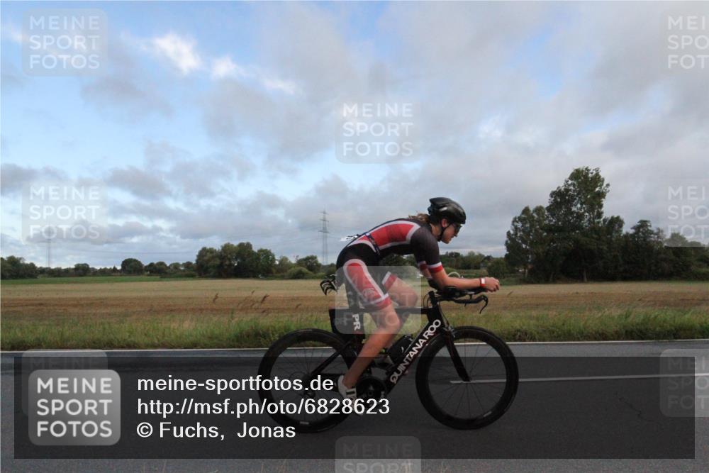 25.08.2024 - Elbe Triathlon Hamburg Fuchs,  Jonas http://msf.ph/oto/6828623 25.08.2024 08:49:12 Radfahren 107 meine-sportfotos.de
