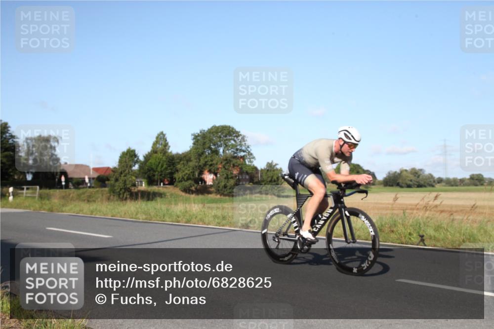 25.08.2024 - Elbe Triathlon Hamburg Fuchs,  Jonas http://msf.ph/oto/6828625 25.08.2024 09:32:19 Radfahren 59, 73, 99, 339, 107, 366 meine-sportfotos.de