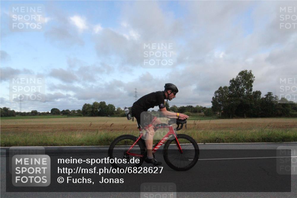 25.08.2024 - Elbe Triathlon Hamburg Fuchs,  Jonas http://msf.ph/oto/6828627 25.08.2024 08:49:20 Radfahren 53 meine-sportfotos.de