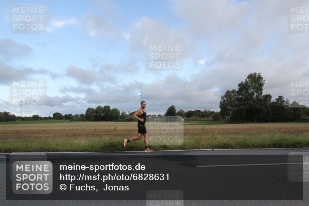 25.08.2024 - Elbe Triathlon Hamburg Fuchs,  Jonas http://msf.ph/oto/6828631 25.08.2024 08:49:39 Radfahren  meine-sportfotos.de