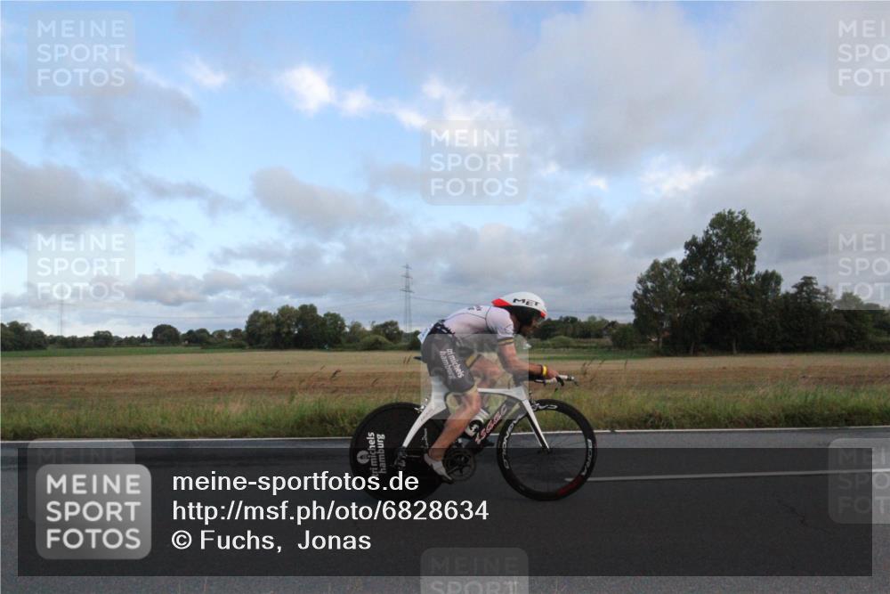 25.08.2024 - Elbe Triathlon Hamburg Fuchs,  Jonas http://msf.ph/oto/6828634 25.08.2024 08:50:05 Radfahren 73 meine-sportfotos.de