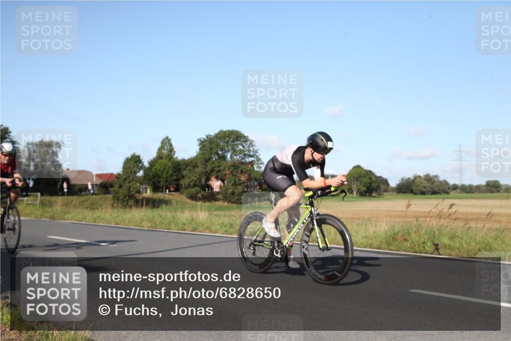 25.08.2024 - Elbe Triathlon Hamburg Fuchs,  Jonas http://msf.ph/oto/6828650 25.08.2024 09:32:35 Radfahren 127, 118, 164, 445 meine-sportfotos.de