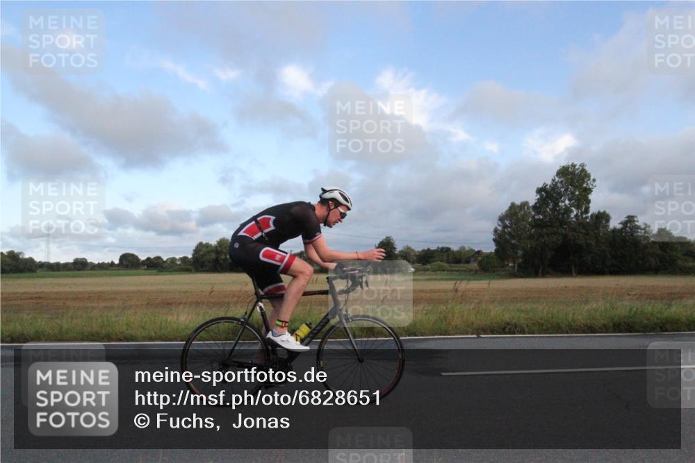 25.08.2024 - Elbe Triathlon Hamburg Fuchs,  Jonas http://msf.ph/oto/6828651 25.08.2024 08:50:55 Radfahren 68, 62, 164 meine-sportfotos.de