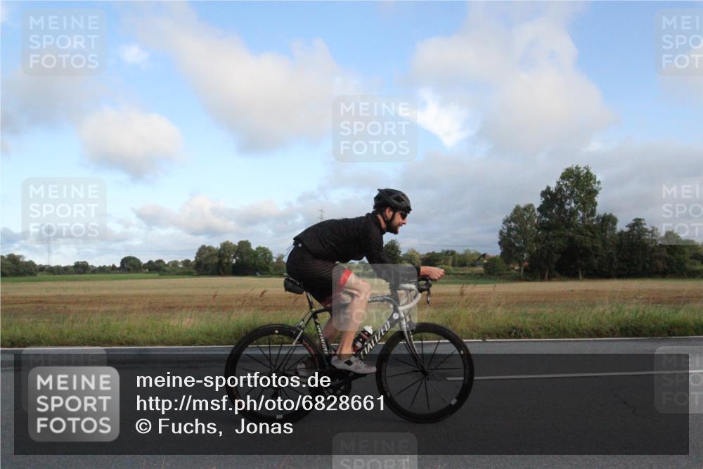 25.08.2024 - Elbe Triathlon Hamburg Fuchs,  Jonas http://msf.ph/oto/6828661 25.08.2024 08:51:38 Radfahren 180, 187 meine-sportfotos.de