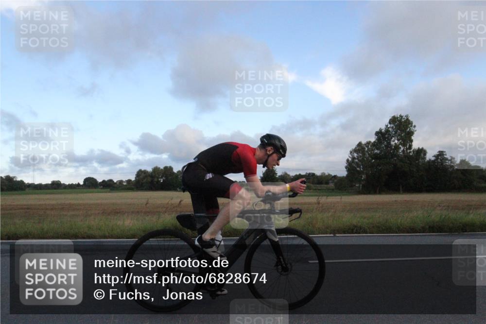 25.08.2024 - Elbe Triathlon Hamburg Fuchs,  Jonas http://msf.ph/oto/6828674 25.08.2024 08:52:44 Radfahren 71, 176, 79 meine-sportfotos.de