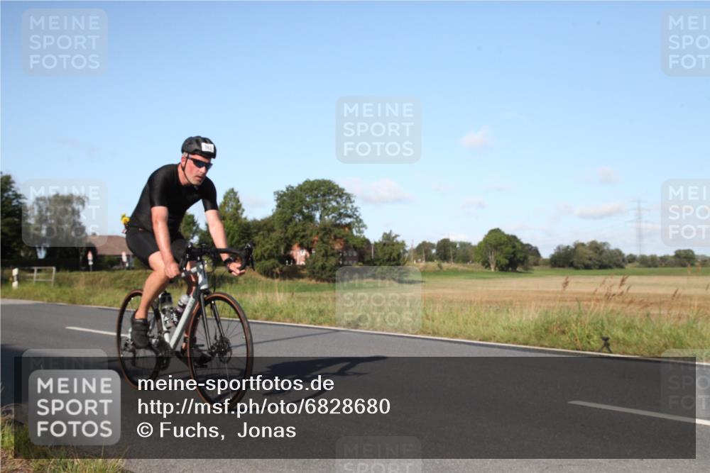 25.08.2024 - Elbe Triathlon Hamburg Fuchs,  Jonas http://msf.ph/oto/6828680 25.08.2024 09:33:00 Radfahren 144, 146, 393, 382 meine-sportfotos.de