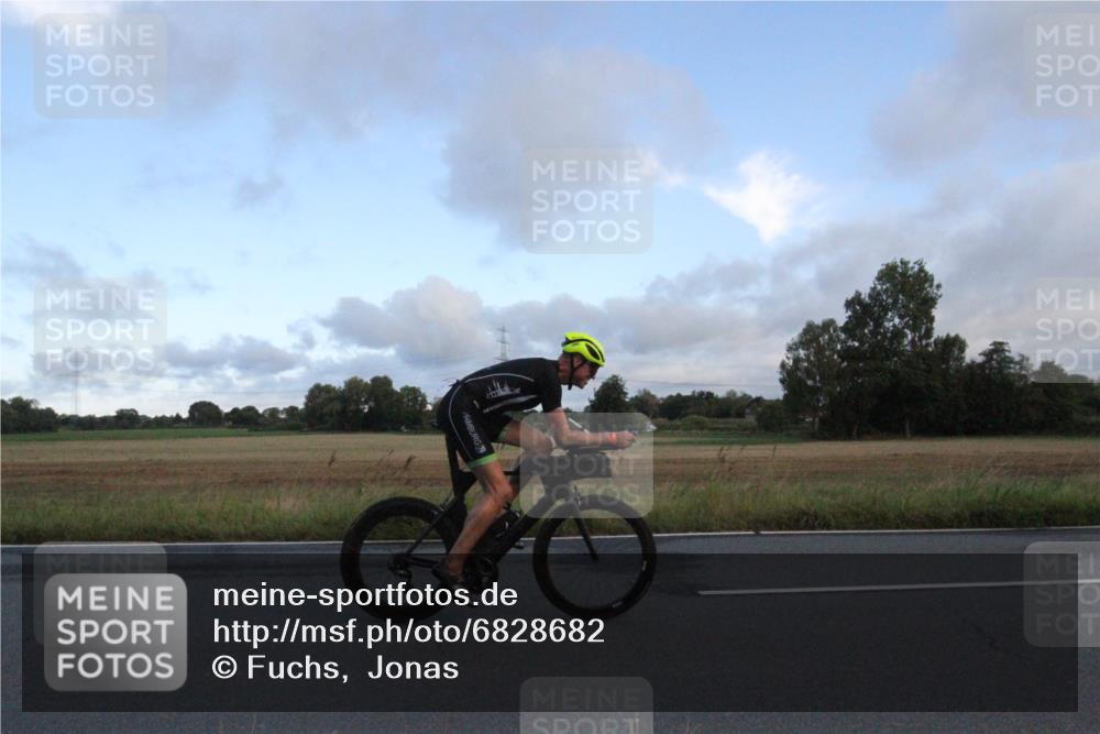 25.08.2024 - Elbe Triathlon Hamburg Fuchs,  Jonas http://msf.ph/oto/6828682 25.08.2024 08:52:55 Radfahren 190, 80, 174 meine-sportfotos.de