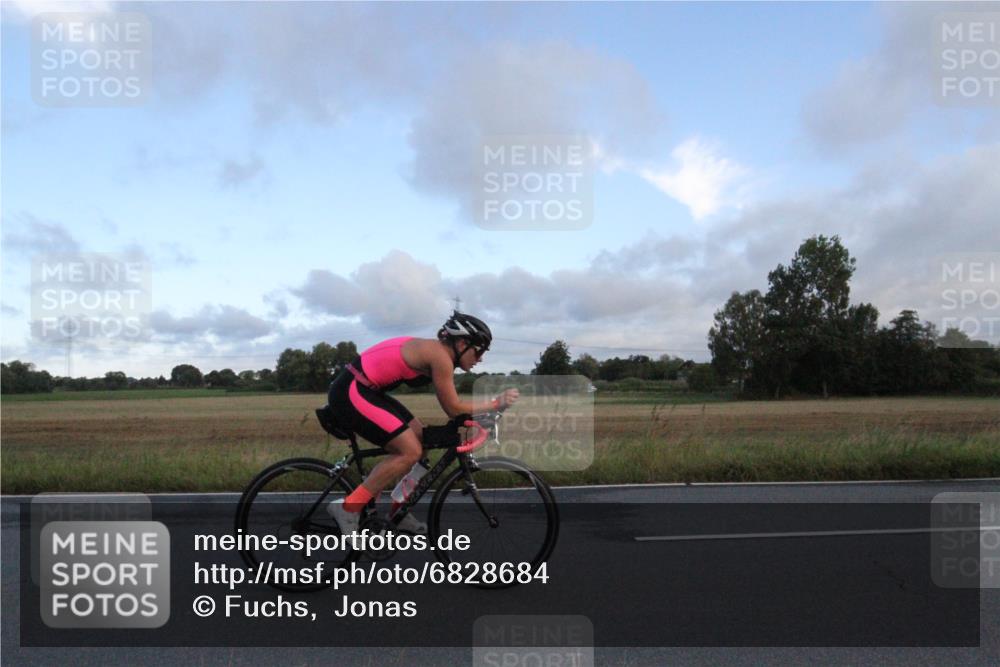25.08.2024 - Elbe Triathlon Hamburg Fuchs,  Jonas http://msf.ph/oto/6828684 25.08.2024 08:52:57 Radfahren 190, 80, 174 meine-sportfotos.de