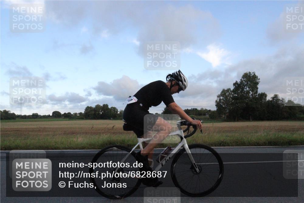 25.08.2024 - Elbe Triathlon Hamburg Fuchs,  Jonas http://msf.ph/oto/6828687 25.08.2024 08:53:05 Radfahren 110, 153, 117 meine-sportfotos.de
