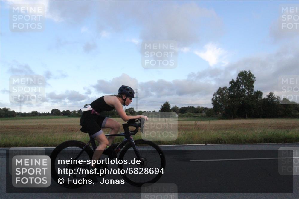 25.08.2024 - Elbe Triathlon Hamburg Fuchs,  Jonas http://msf.ph/oto/6828694 25.08.2024 08:53:08 Radfahren 110, 153, 117, 139, 38 meine-sportfotos.de