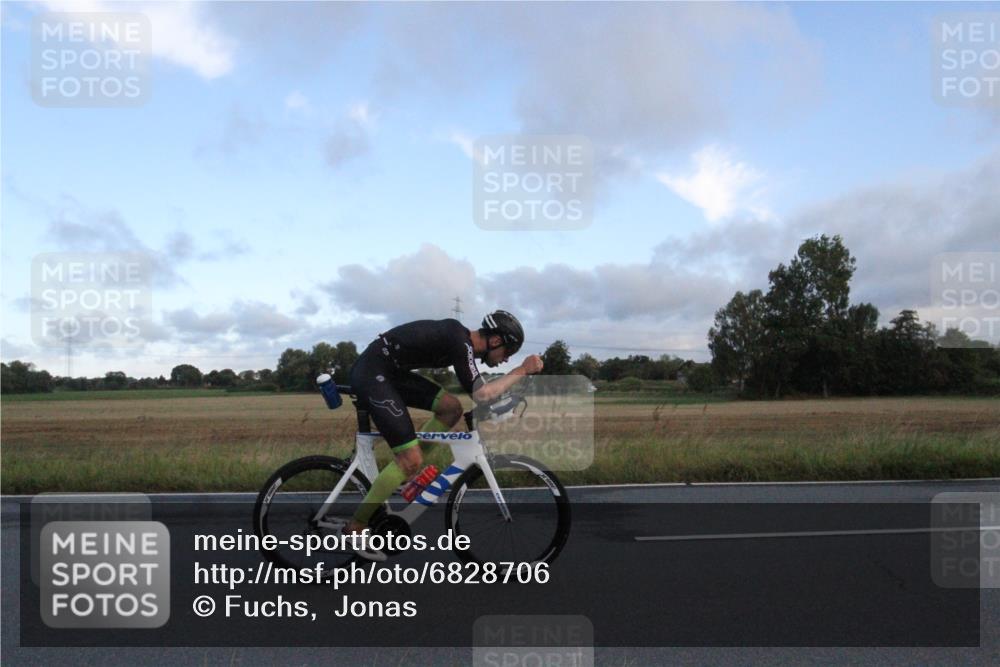25.08.2024 - Elbe Triathlon Hamburg Fuchs,  Jonas http://msf.ph/oto/6828706 25.08.2024 08:53:16 Radfahren 139, 38, 37, 172, 167 meine-sportfotos.de
