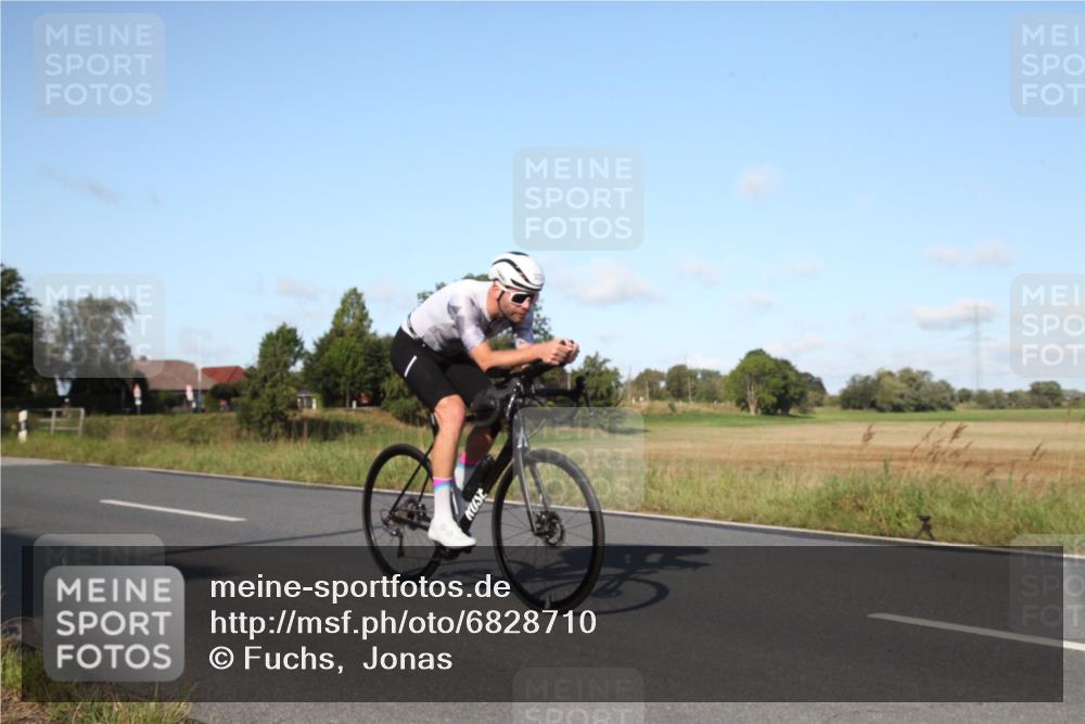 25.08.2024 - Elbe Triathlon Hamburg Fuchs,  Jonas http://msf.ph/oto/6828710 25.08.2024 09:33:35 Radfahren 486, 353, 323, 181, 316 meine-sportfotos.de
