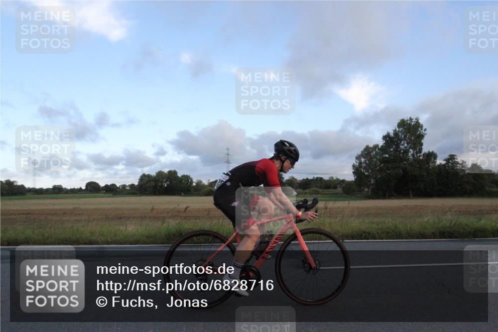 25.08.2024 - Elbe Triathlon Hamburg Fuchs,  Jonas http://msf.ph/oto/6828716 25.08.2024 08:53:26 Radfahren 121, 120 meine-sportfotos.de