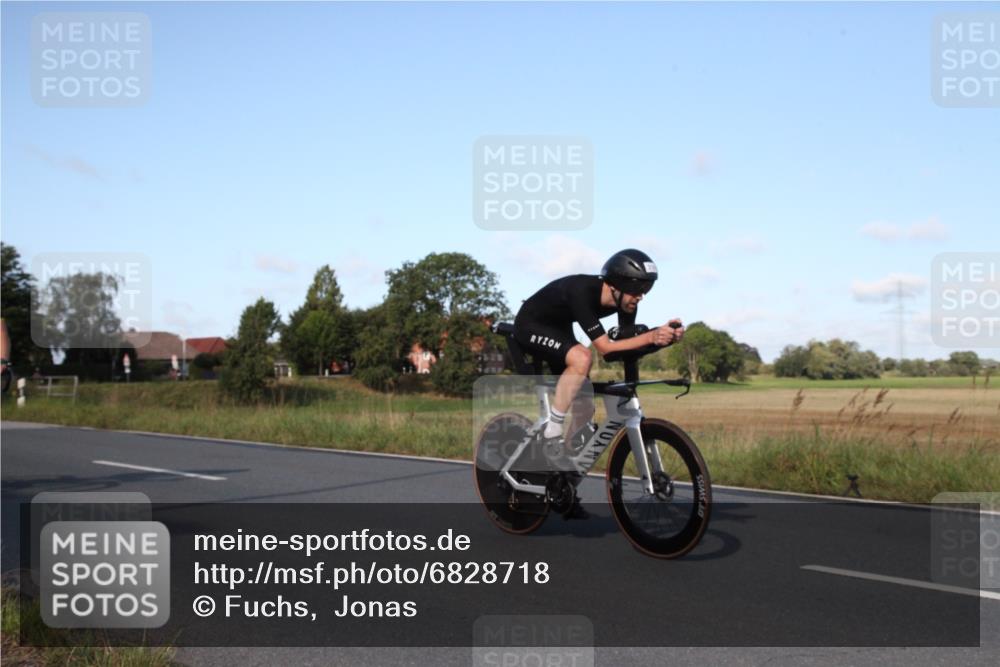 25.08.2024 - Elbe Triathlon Hamburg Fuchs,  Jonas http://msf.ph/oto/6828718 25.08.2024 09:33:42 Radfahren 181, 316, 326, 156, 126, 228, 352 meine-sportfotos.de