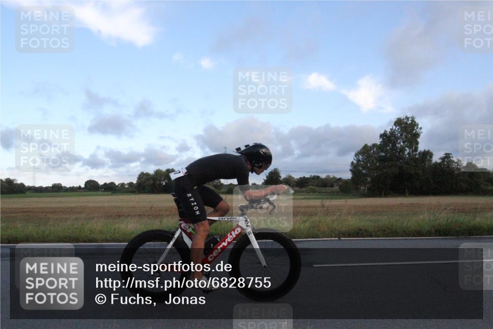 25.08.2024 - Elbe Triathlon Hamburg Fuchs,  Jonas http://msf.ph/oto/6828755 25.08.2024 08:53:56 Radfahren 100, 169, 197, 188 meine-sportfotos.de