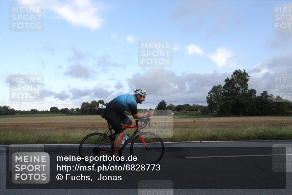 25.08.2024 - Elbe Triathlon Hamburg Fuchs,  Jonas http://msf.ph/oto/6828773 25.08.2024 08:54:16 Radfahren 186, 142, 166 meine-sportfotos.de