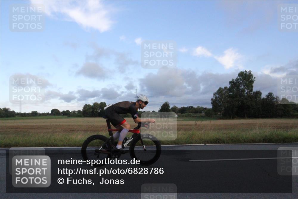 25.08.2024 - Elbe Triathlon Hamburg Fuchs,  Jonas http://msf.ph/oto/6828786 25.08.2024 08:54:31 Radfahren 92, 182, 81, 89, 158 meine-sportfotos.de