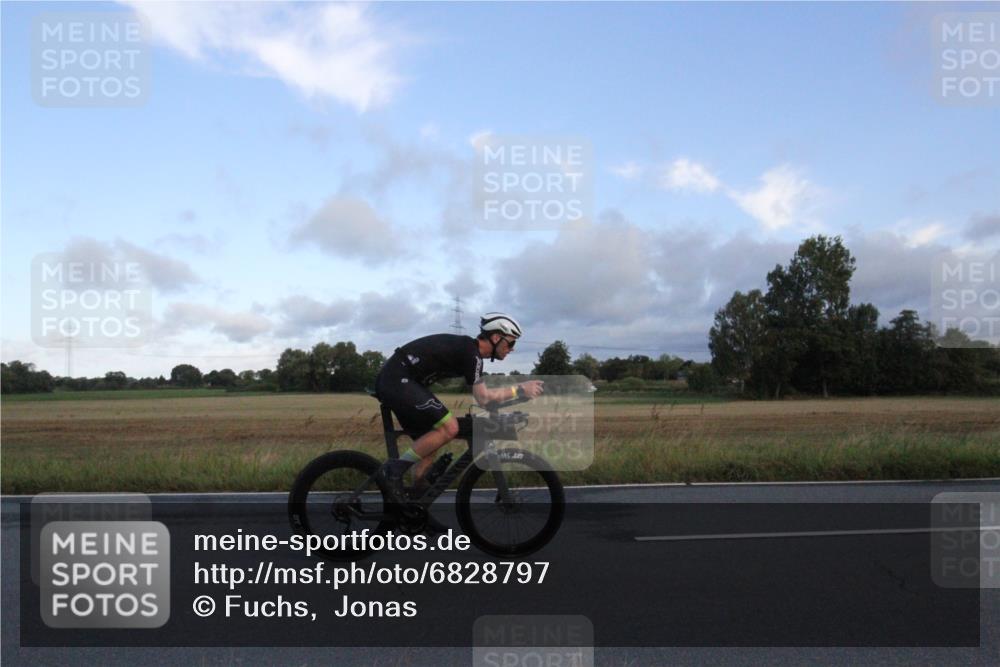 25.08.2024 - Elbe Triathlon Hamburg Fuchs,  Jonas http://msf.ph/oto/6828797 25.08.2024 08:54:44 Radfahren 34, 39 meine-sportfotos.de