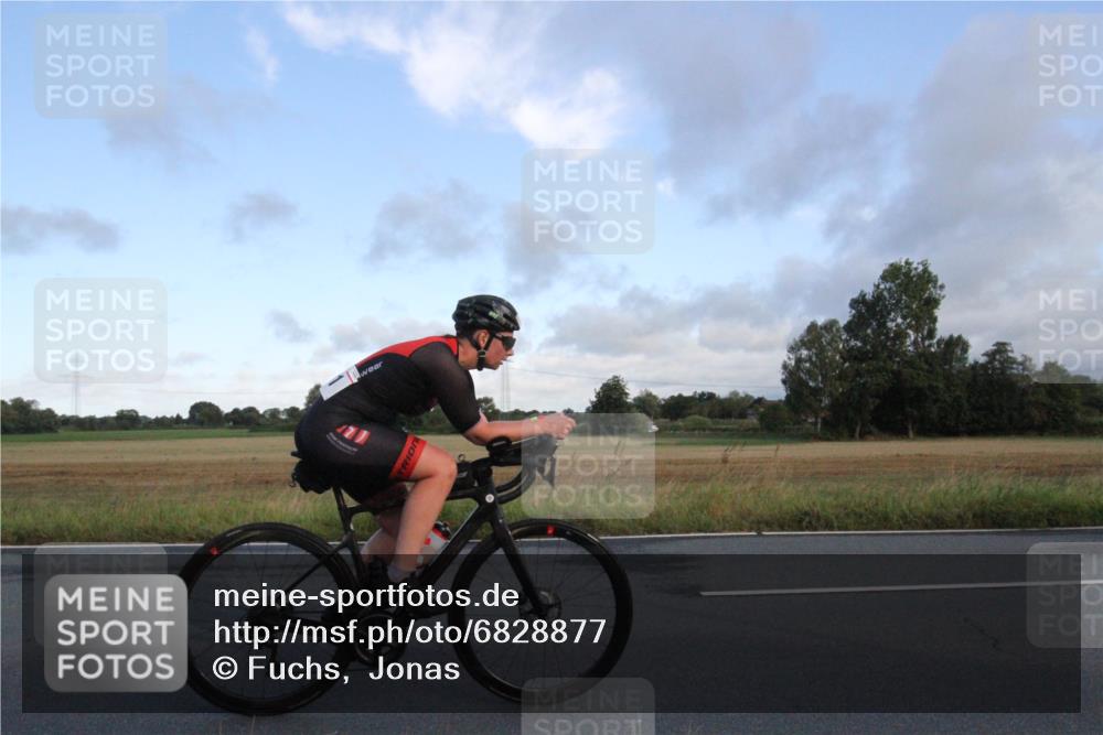25.08.2024 - Elbe Triathlon Hamburg Fuchs,  Jonas http://msf.ph/oto/6828877 25.08.2024 08:56:39 Radfahren 64, 131, 35, 154 meine-sportfotos.de