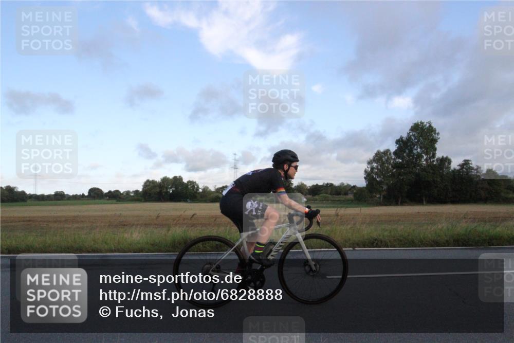 25.08.2024 - Elbe Triathlon Hamburg Fuchs,  Jonas http://msf.ph/oto/6828888 25.08.2024 08:56:50 Radfahren 154, 150, 94, 46 meine-sportfotos.de