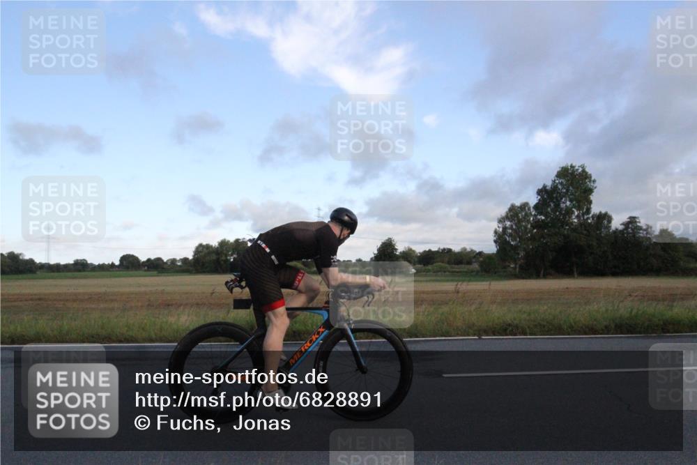 25.08.2024 - Elbe Triathlon Hamburg Fuchs,  Jonas http://msf.ph/oto/6828891 25.08.2024 08:56:51 Radfahren 154, 150, 94, 46 meine-sportfotos.de