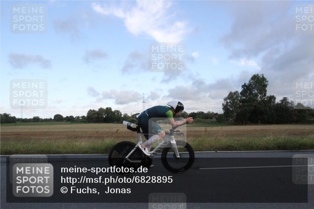 25.08.2024 - Elbe Triathlon Hamburg Fuchs,  Jonas http://msf.ph/oto/6828895 25.08.2024 08:56:55 Radfahren 150, 94, 46, 86 meine-sportfotos.de