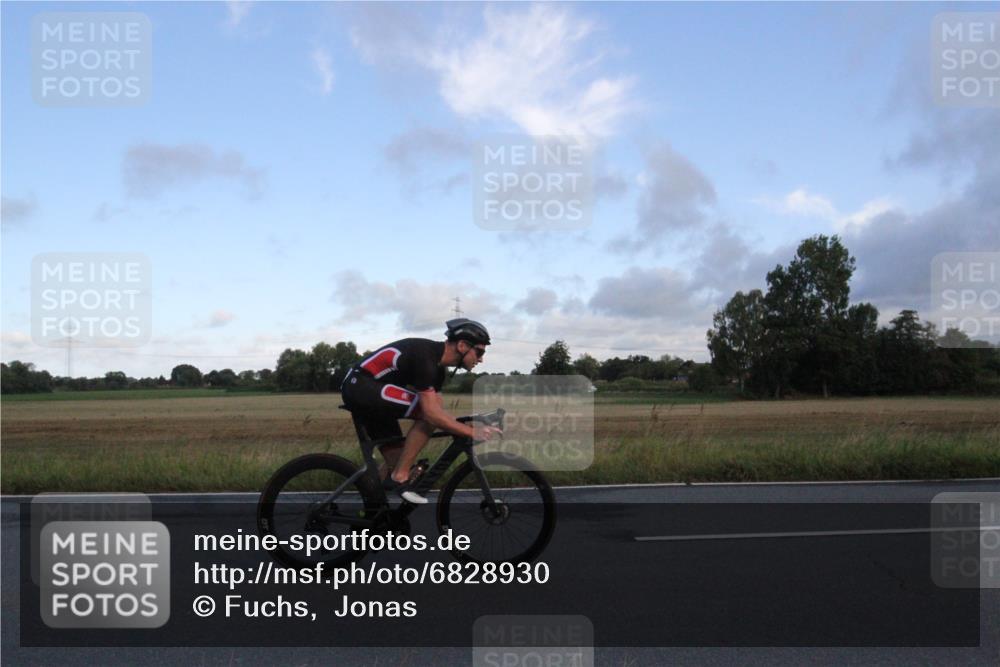 25.08.2024 - Elbe Triathlon Hamburg Fuchs,  Jonas http://msf.ph/oto/6828930 25.08.2024 08:57:22 Radfahren 74, 52, 61, 194, 138 meine-sportfotos.de