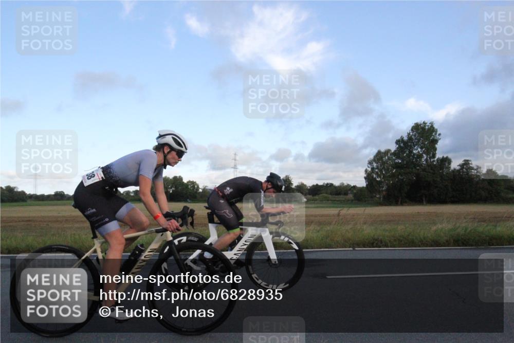 25.08.2024 - Elbe Triathlon Hamburg Fuchs,  Jonas http://msf.ph/oto/6828935 25.08.2024 08:57:27 Radfahren 61, 194, 138 meine-sportfotos.de