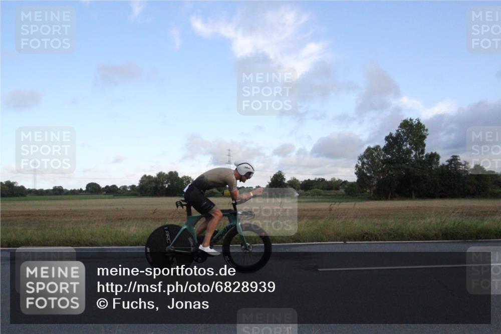 25.08.2024 - Elbe Triathlon Hamburg Fuchs,  Jonas http://msf.ph/oto/6828939 25.08.2024 08:57:37 Radfahren 58, 97, 185, 126 meine-sportfotos.de