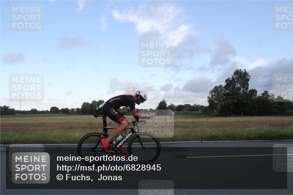 25.08.2024 - Elbe Triathlon Hamburg Fuchs,  Jonas http://msf.ph/oto/6828945 25.08.2024 08:57:38 Radfahren 58, 97, 185, 126 meine-sportfotos.de