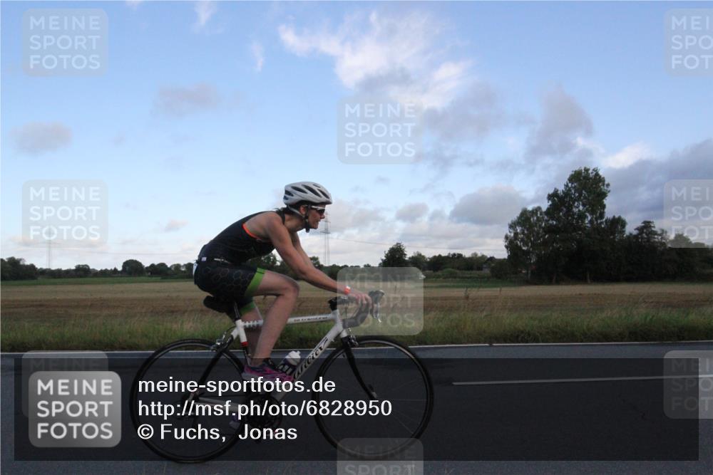 25.08.2024 - Elbe Triathlon Hamburg Fuchs,  Jonas http://msf.ph/oto/6828950 25.08.2024 08:57:42 Radfahren 58, 97, 185, 126, 147 meine-sportfotos.de
