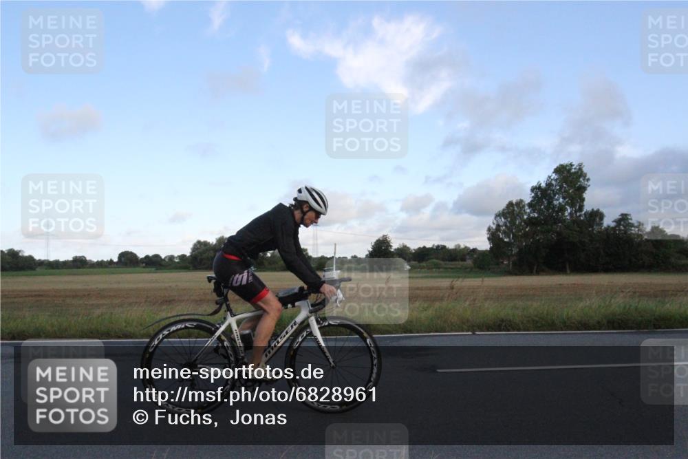 25.08.2024 - Elbe Triathlon Hamburg Fuchs,  Jonas http://msf.ph/oto/6828961 25.08.2024 08:57:56 Radfahren 136, 125, 146, 83 meine-sportfotos.de