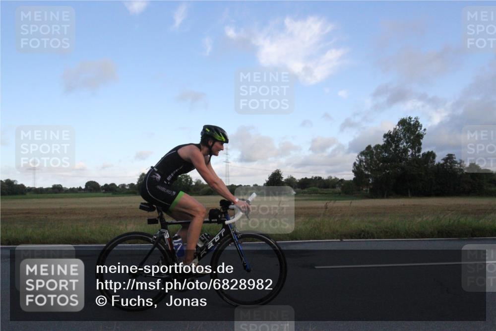 25.08.2024 - Elbe Triathlon Hamburg Fuchs,  Jonas http://msf.ph/oto/6828982 25.08.2024 08:58:16 Radfahren 123, 114, 87 meine-sportfotos.de