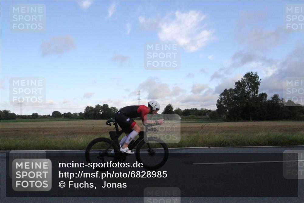 25.08.2024 - Elbe Triathlon Hamburg Fuchs,  Jonas http://msf.ph/oto/6828985 25.08.2024 08:58:18 Radfahren 123, 114, 87 meine-sportfotos.de